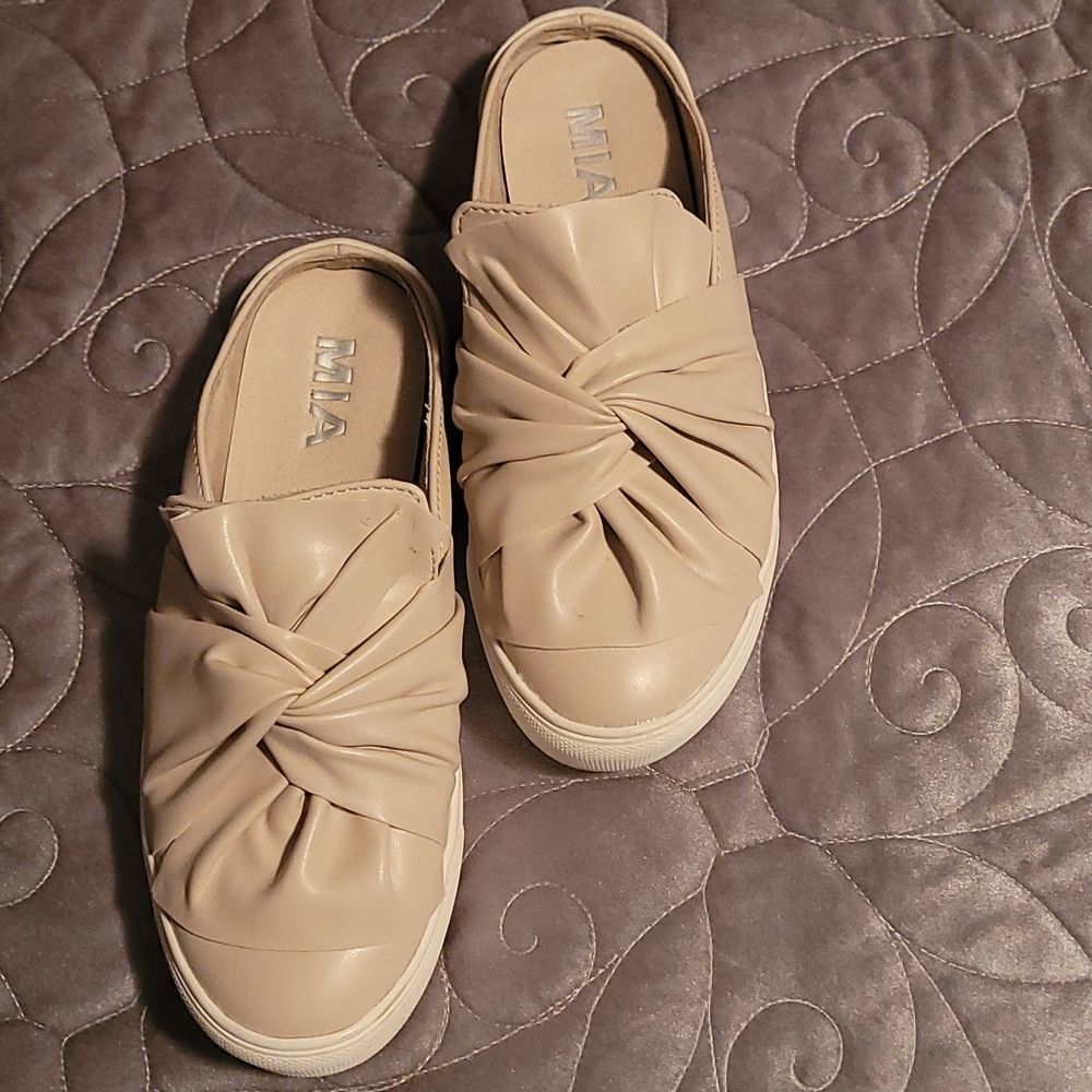MIA SHOES - Picture 2 of 6